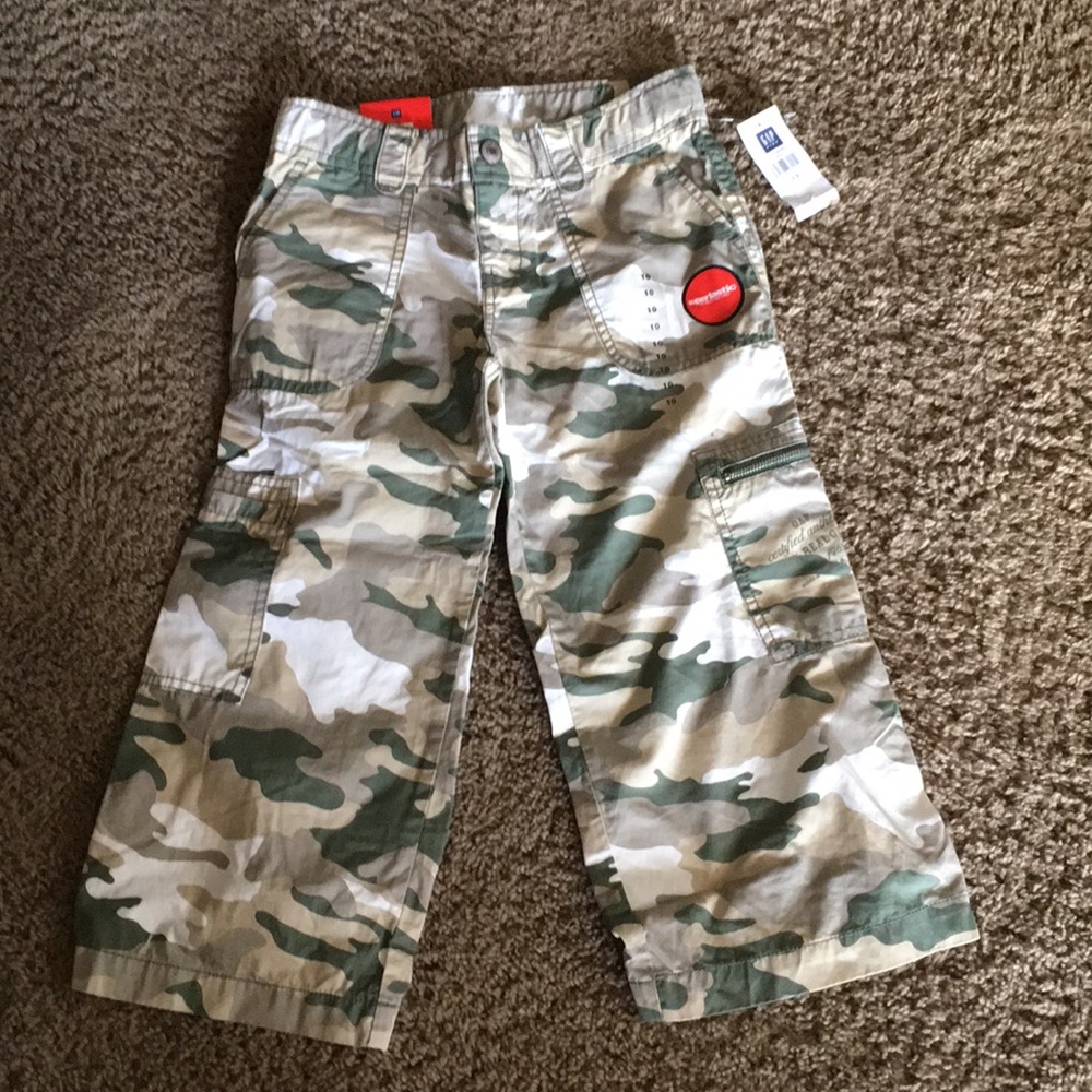 NWTs GAP camo capris w/adjustable waist Sz 10